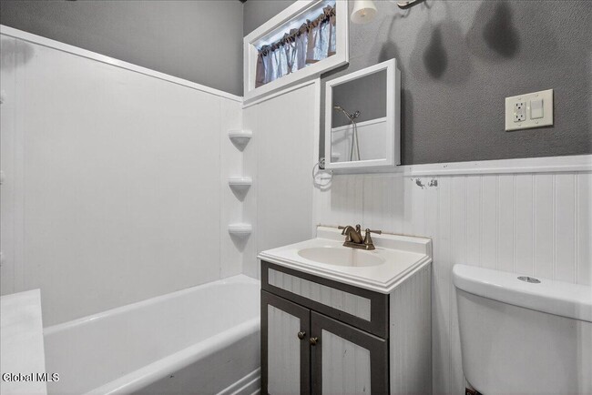 Building Photo - 415 Broadway