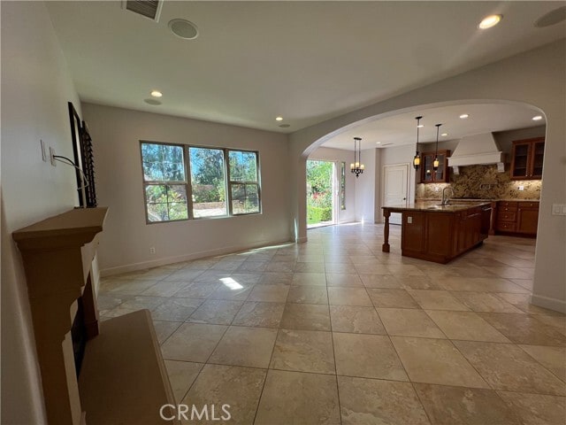 Building Photo - 27 Tree Clover