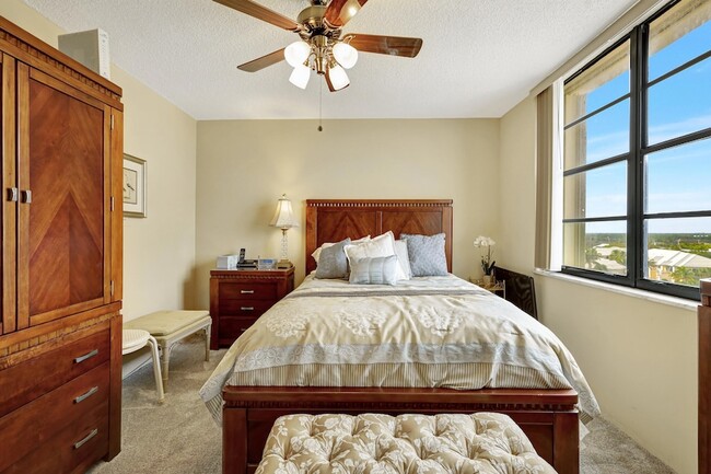 Building Photo - 840 Ocean Dr