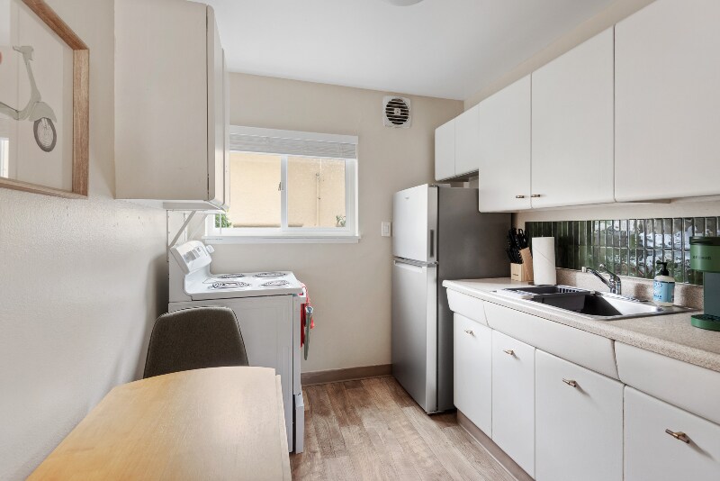 Building Photo - 5248 SE Stark St