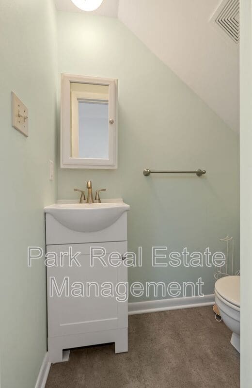 Building Photo - 222 Poplar St