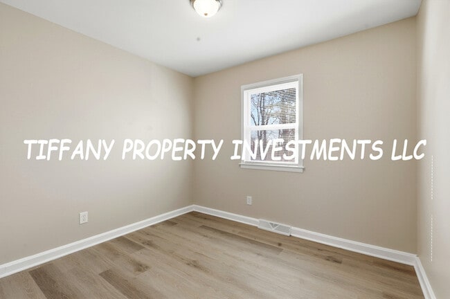 Building Photo - 1601 Carfax Dr