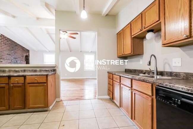 Building Photo - 2 Bedroom Pet-Friendly Home in Independence, MO with Main Street Renewal