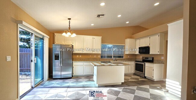 Building Photo - El Dorado Hills Home + Detached Cottage | Solar | 3-Car Garage | Private Backyard
