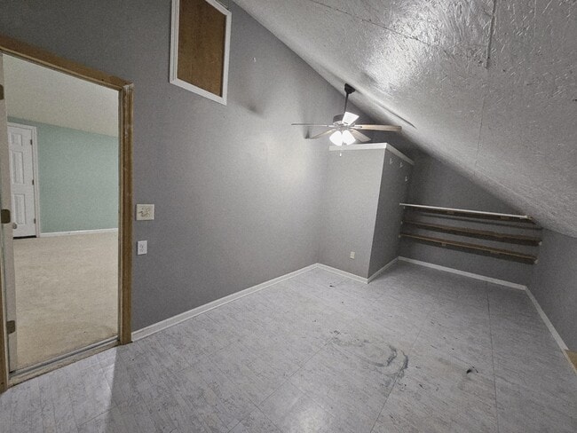 Building Photo - 208 E Bend Ct