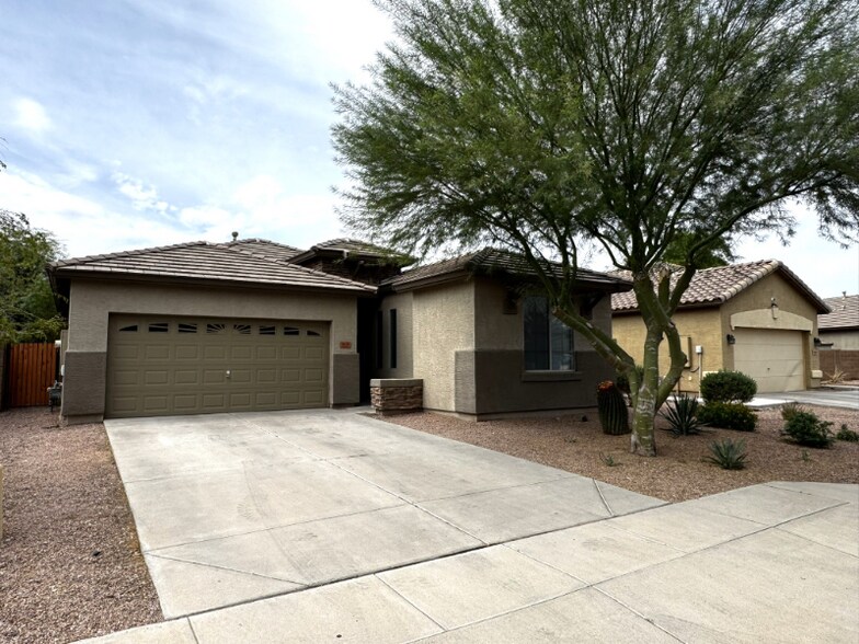Primary Photo - 7828 S 68th Dr