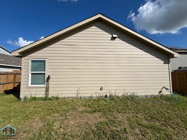 Building Photo - Charming 3-Bedroom 2-Bath Retreat with Mod...