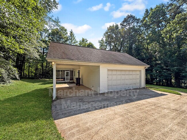 Building Photo - 44 Regent Dr