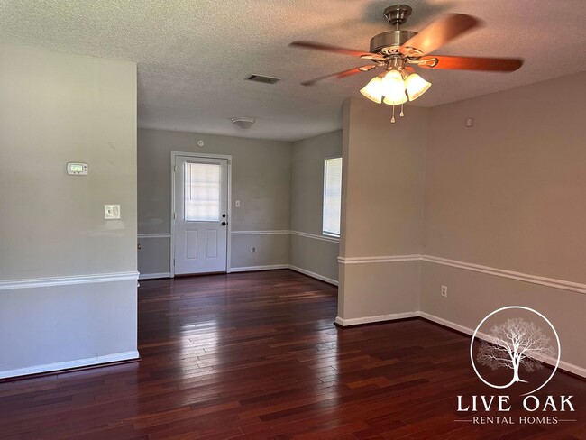 Building Photo - 200 Sequoia Cir