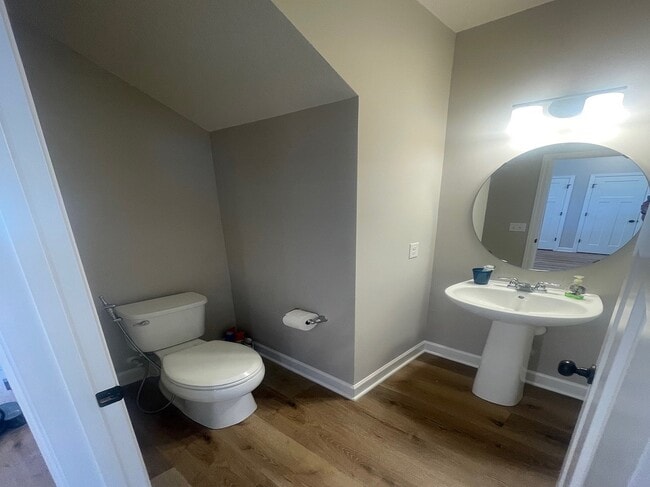 Building Photo - 873 Roselyn Dr