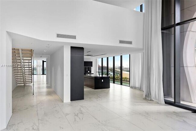 Building Photo - 1000 Biscayne Blvd