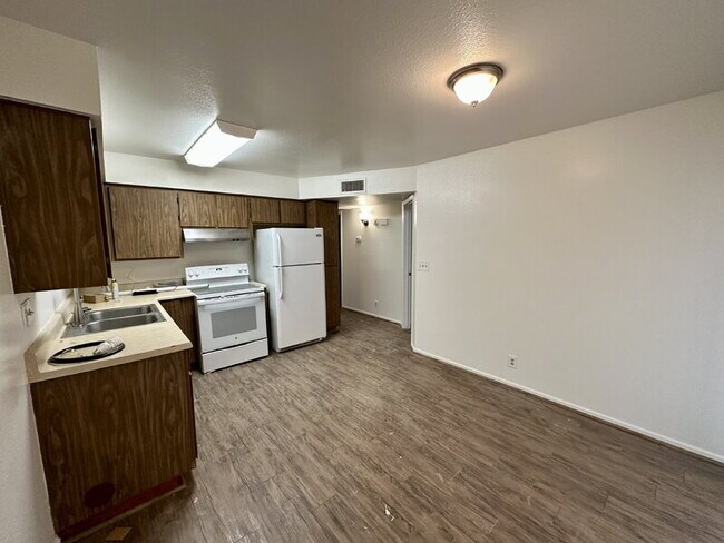 Building Photo - 6742 E Dallas St