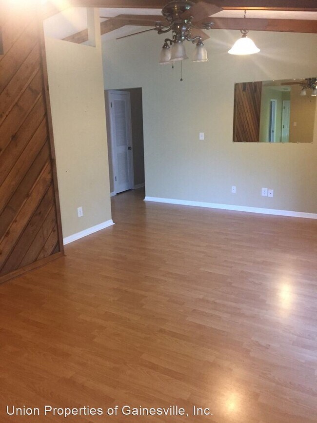 Building Photo - 3 br, 2 bath House - 3810 NW 28th Terrace