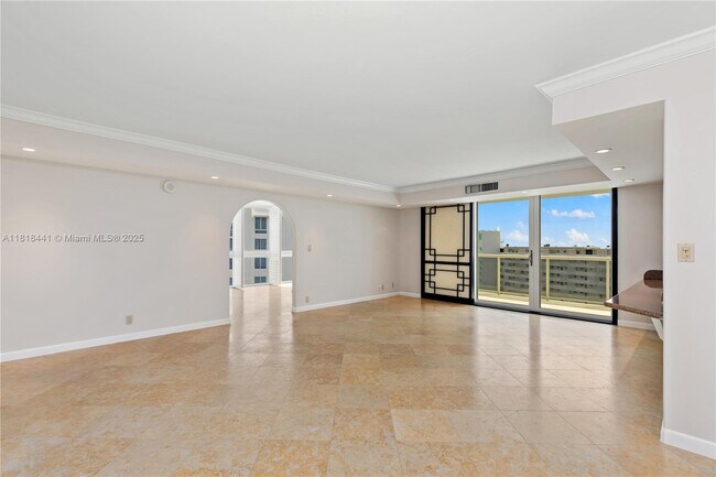 Building Photo - 2715 N Ocean Blvd