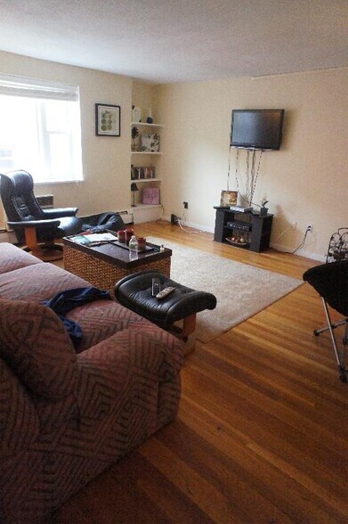 Building Photo - 53 Colborne Rd