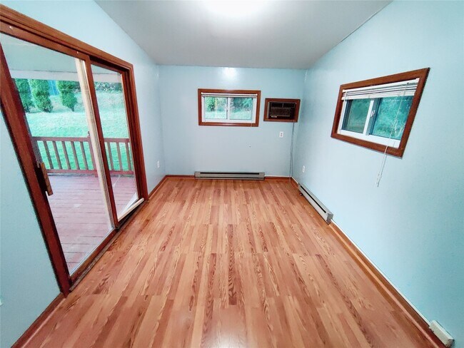 Building Photo - 813 Country Club Rd