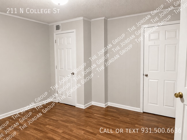 Building Photo - 211 N College St