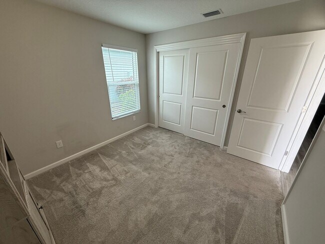 Building Photo - Fully Furnished, 3 Bed, 2 Bath, Turnkey ANNUAL Lease in the Village of Lake Denham