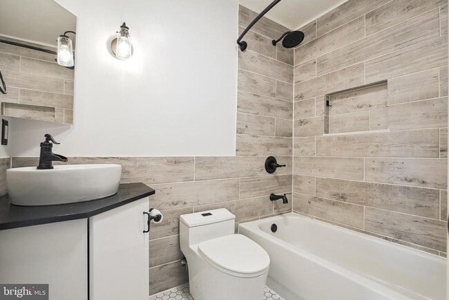 Building Photo - 5502 Sacramento Mews Pl