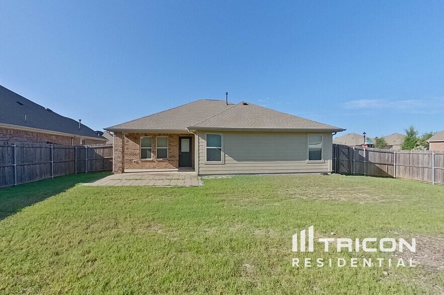 Building Photo - 1214 Cres View Dr