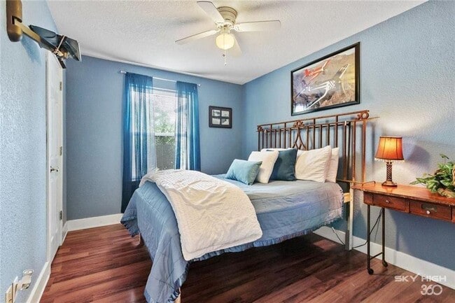 Building Photo - 405 SW 10th St