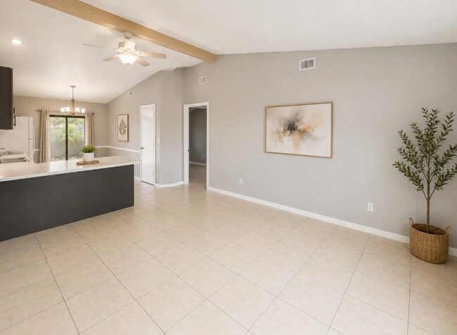 Building Photo - 2652 Lantana Ln
