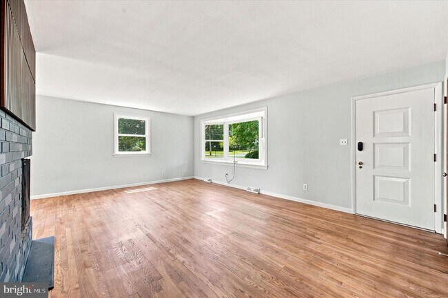 Building Photo - 112 Stump Rd