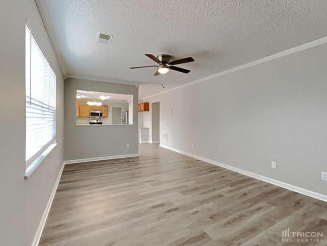 Building Photo - 661 Thornhill Dr