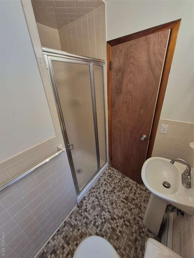 Building Photo - 907 1st St