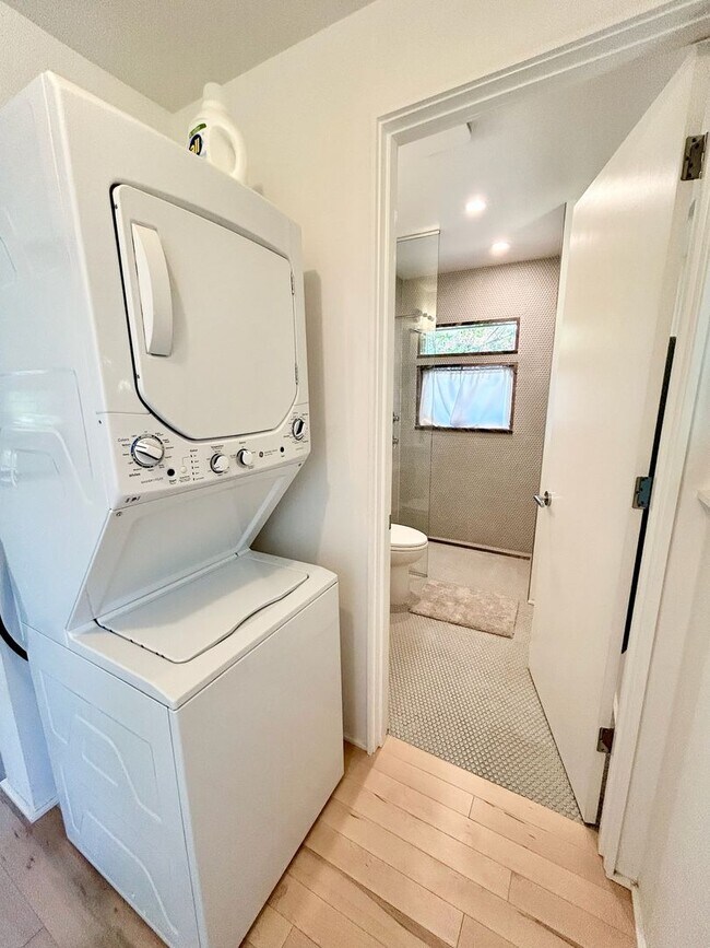 Building Photo - PRAGER DUPLEX