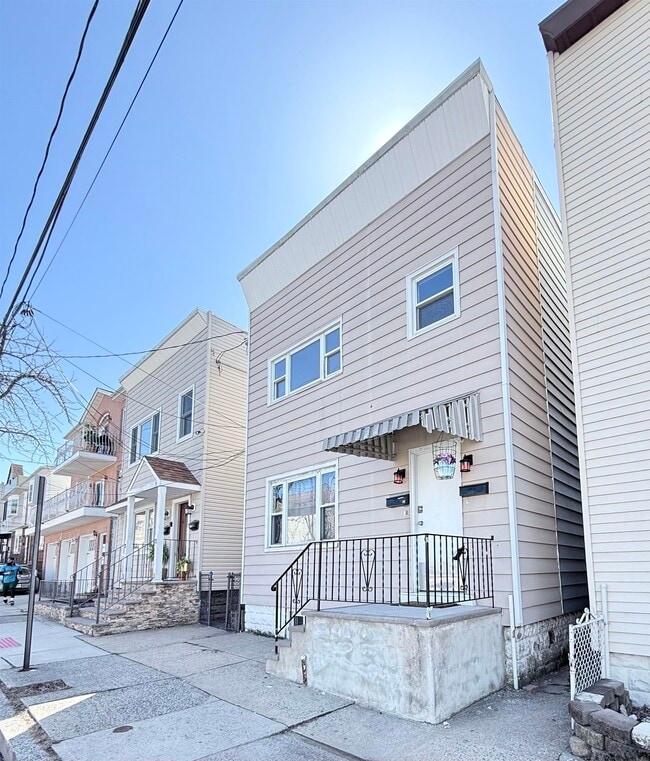 Building Photo - 335 Lembeck Ave