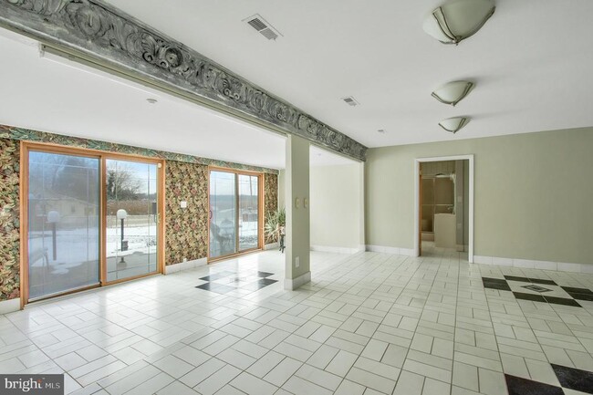 Building Photo - 6561 Shady Side Rd