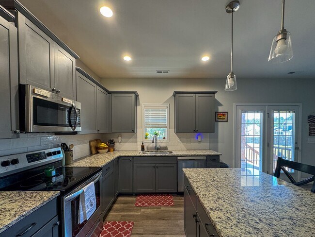 Building Photo - Stunning 4 Bed 2.5 Bath Home in Moore County