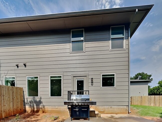 Building Photo - 13526 Vinita Dr