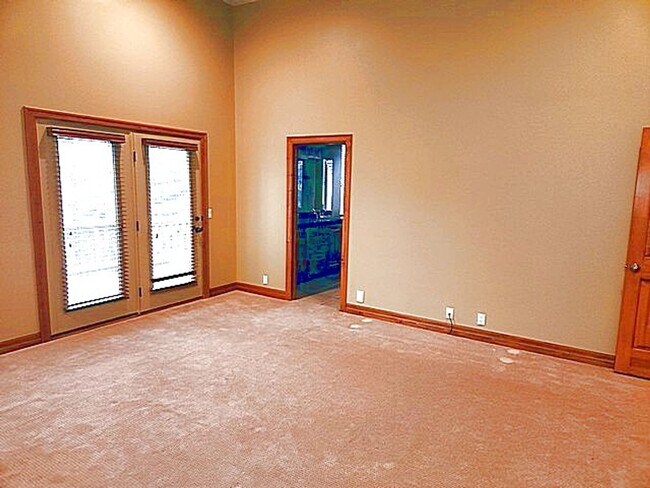 Building Photo - Beautiful Ranch Place Home