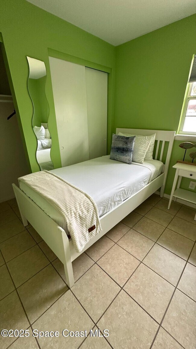 Building Photo - 121 Franklyn Ave