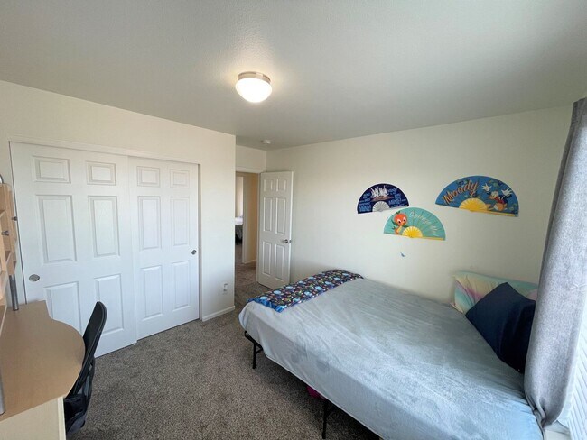 Building Photo - Spacious Charmer in sought after Meridian Ranch community- 2 houses from park
