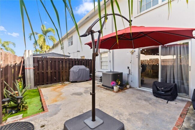 Building Photo - 8089 SW 18th Ct