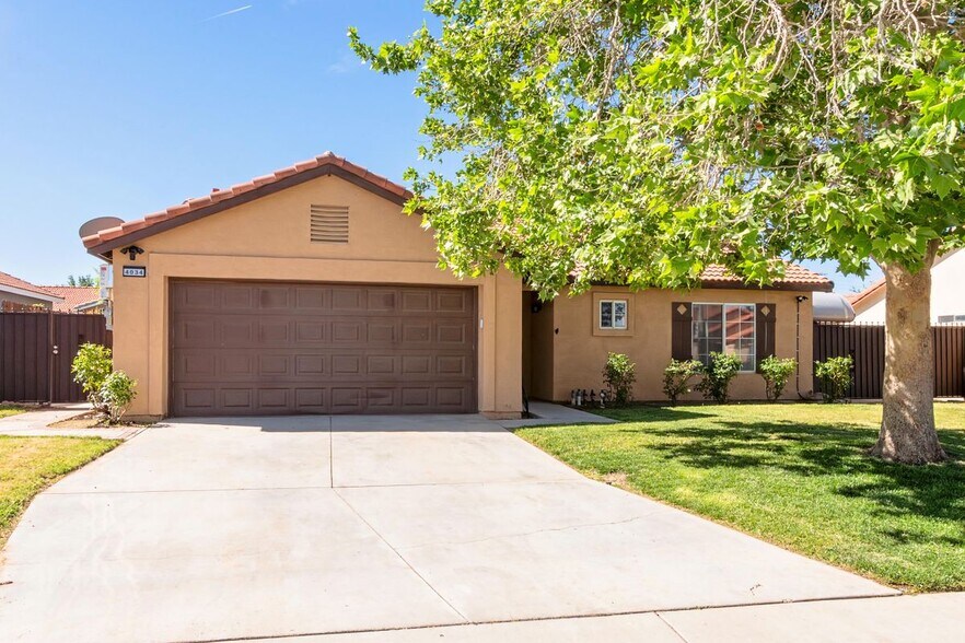 Building Photo - 4034 E Ave R