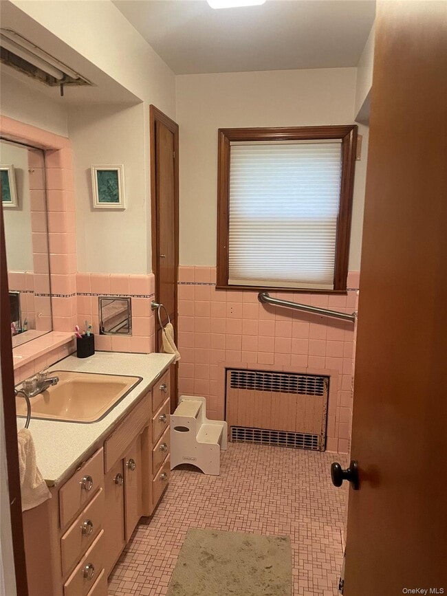 Building Photo - 291 N Little Tor Rd