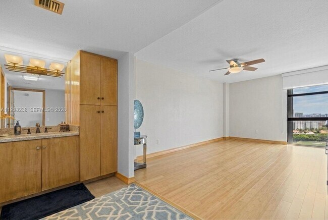 Building Photo - 3675 N Country Club Dr