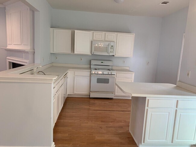 Building Photo - 27 Highoak Dr