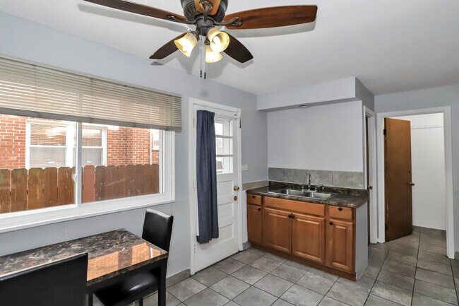 Building Photo - 4843 Elm St