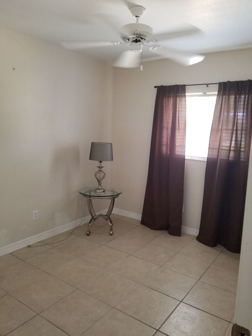 Building Photo - 3824 SW 14th Ave