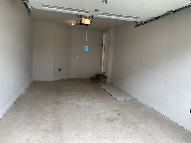 Building Photo - Shelby Township - 3 Bedroom, 2 Bath, End-Unit condo style w/Att Garage
