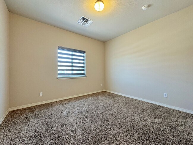 Building Photo - West El Paso 4 bed Refrig A/C