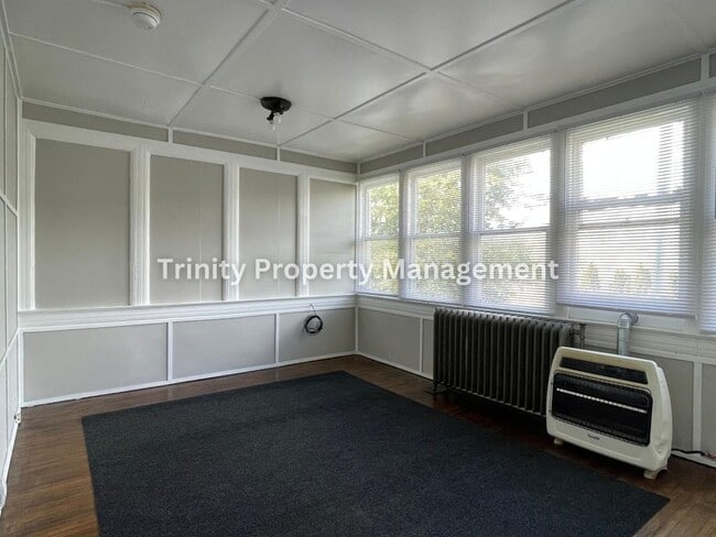 Building Photo - 628 Mulberry Ave