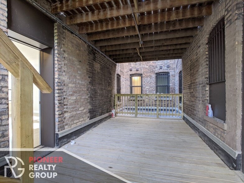 Building Photo - 3409 W Fullerton Ave