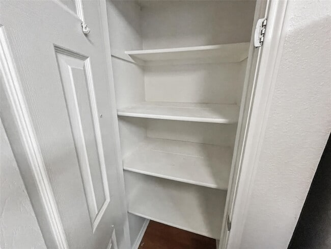 Building Photo - 611 Mariposa Dr