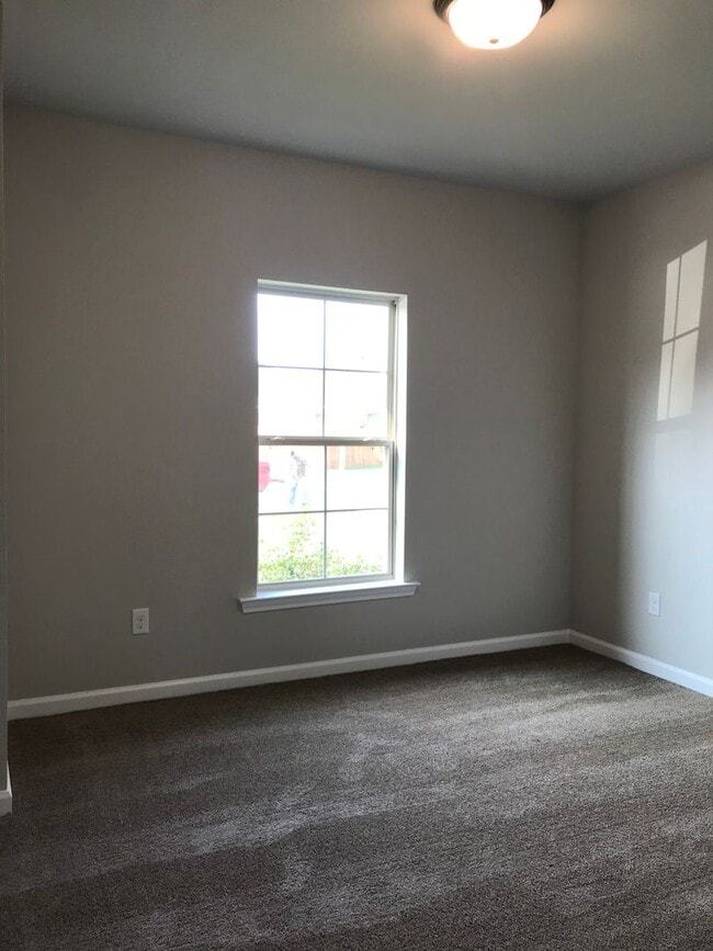 Building Photo - Close to Barksdale Air Force Base...